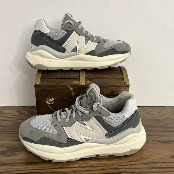 New Balance 57/40 Beige / Grey GS Size 4.5 Y Women’s Size 6 Comfortable Shoes
