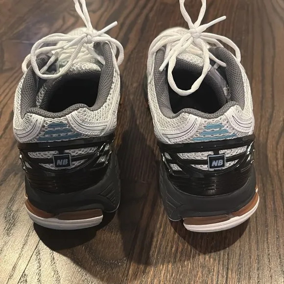 New Balance Men’s 1906 Trainers White and Gray Running Shoes Size 10.5