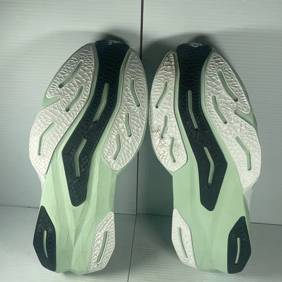 New balance rebel V4