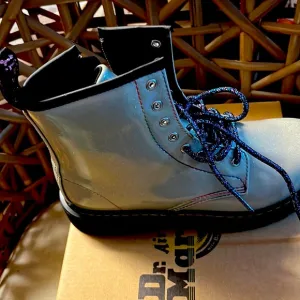 New Dr Martens Air Wair Girls Combat Boots Silver Light Snow 4 NWB
