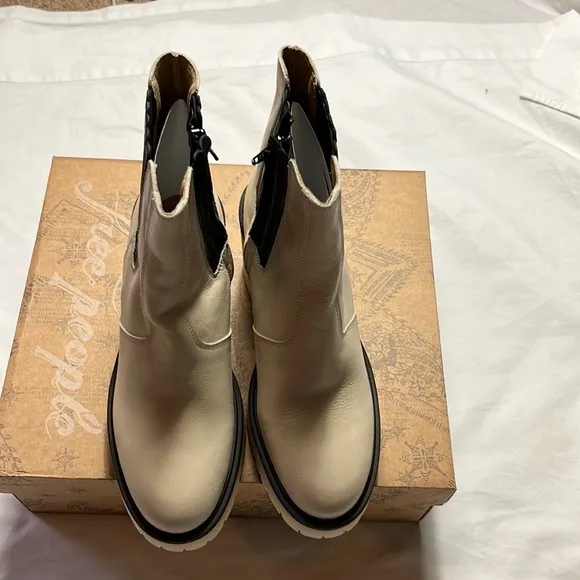 NEW Free people  james Chelsea heels boots shoes  in bone size 9