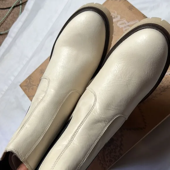 NEW Free people  james Chelsea heels boots shoes  in bone size 9