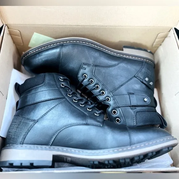 New mens boots size 11.0 black color