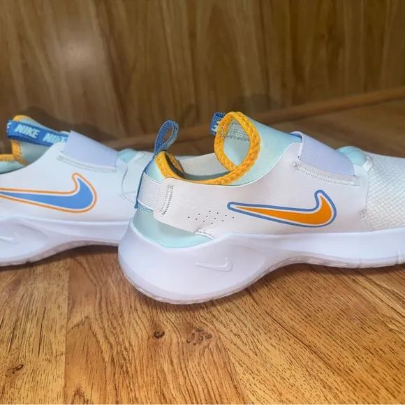 New Nike flex runner 3 GS white/blue Slip-On Shoes, multiple sizes