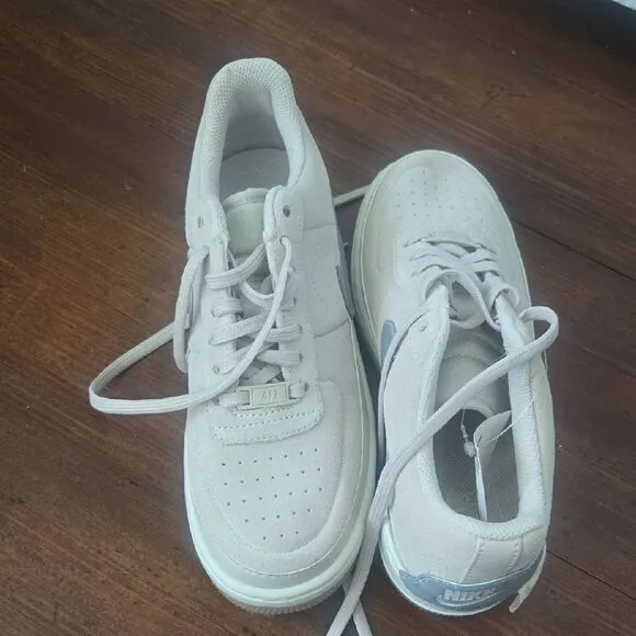 NEW Nike Women's Athletic Shoes - White and Gray