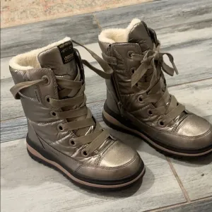 New no box Geox kids boots size US13