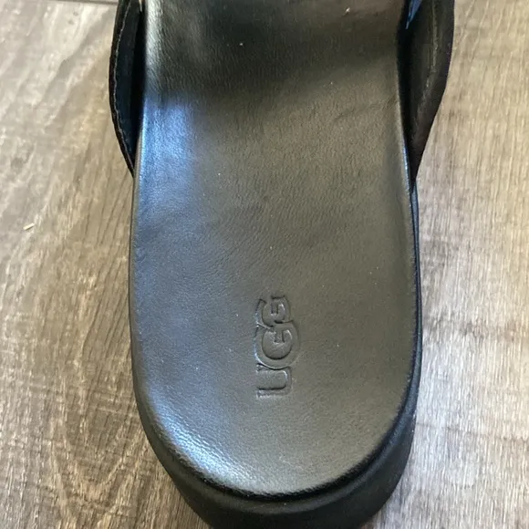 New size 9 uGG mesh black platform sandals.