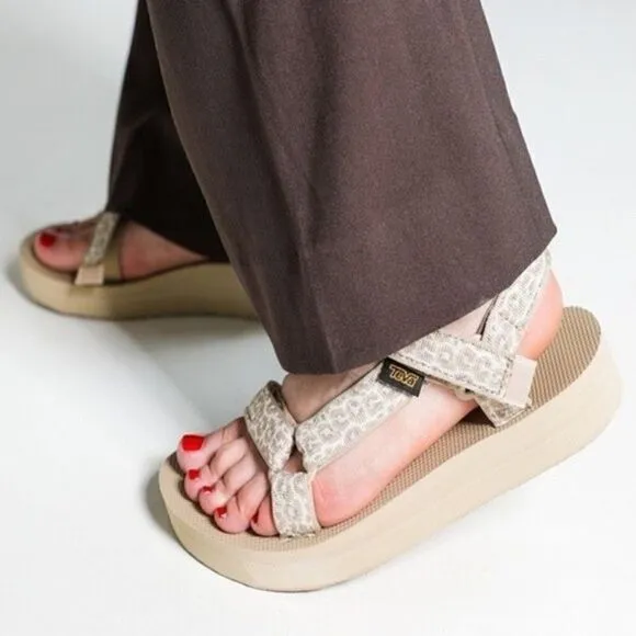 New! Teva Midform Universal Platform Leopard Strappy Outdoor Sandals