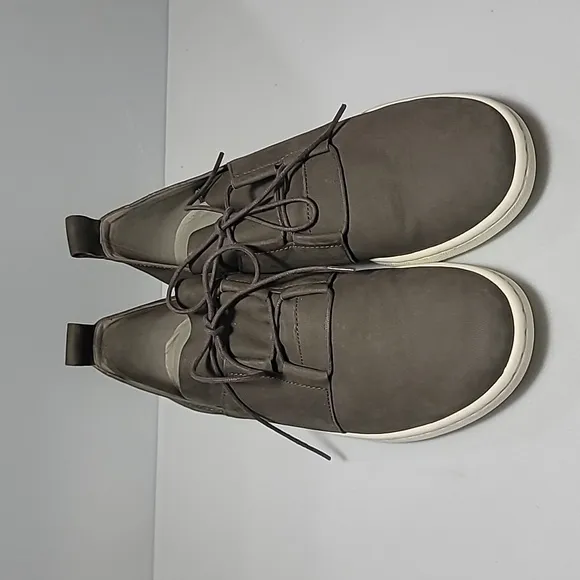 New without box Kipling tumbled nubuck Eileen Fisher tan shoes size 9.5