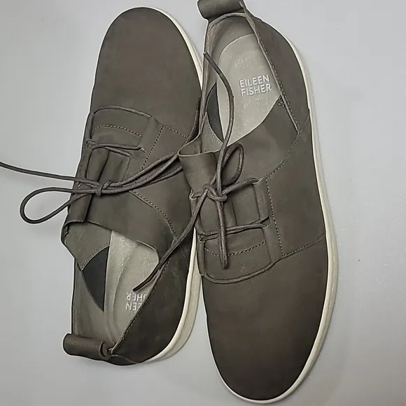 New without box Kipling tumbled nubuck Eileen Fisher tan shoes size 9.5