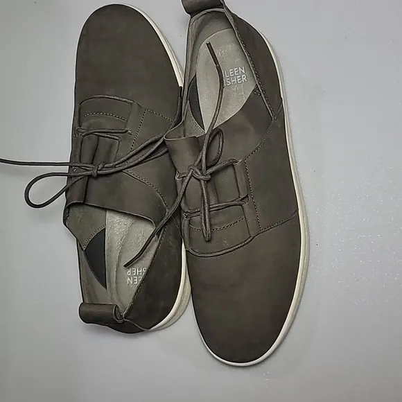 New without box Kipling tumbled nubuck Eileen Fisher tan shoes size 9.5