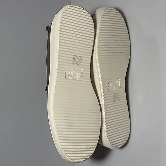 New without box Kipling tumbled nubuck Eileen Fisher tan shoes size 9.5