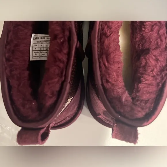 New without Box UGG Wild Grape Merlot Ultra Mini Boots Slippers 7