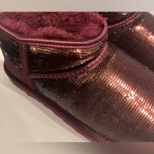New without Box UGG Wild Grape Merlot Ultra Mini Boots Slippers 7