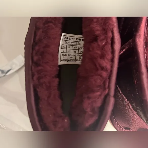 New without Box UGG Wild Grape Merlot Ultra Mini Boots Slippers 7