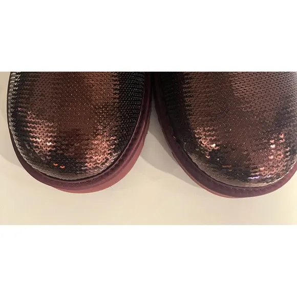 New without Box UGG Wild Grape Merlot Ultra Mini Boots Slippers 7