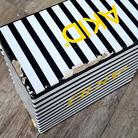 NIB Akid Minion Boots