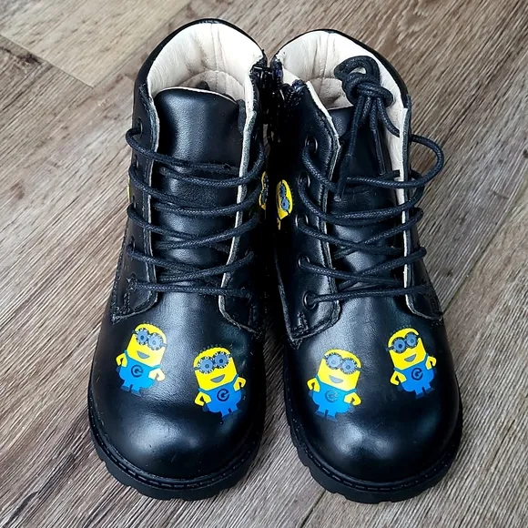 NIB Akid Minion Boots