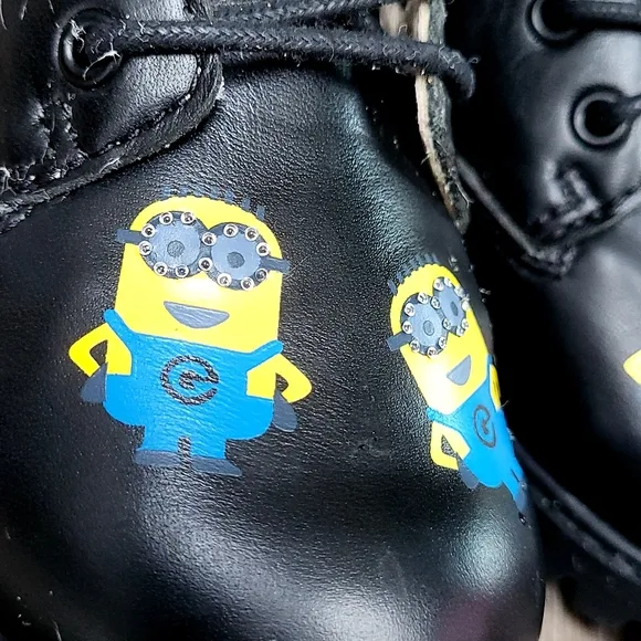 NIB Akid Minion Boots