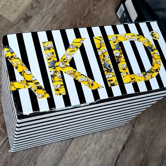 NIB Akid Minion Boots
