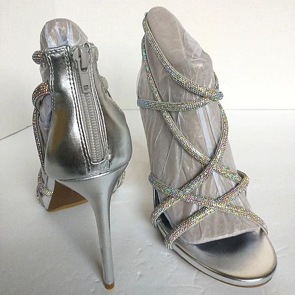 NIB Inc International Concepts Nellemi Silver Strappy Platform Dress Sandal