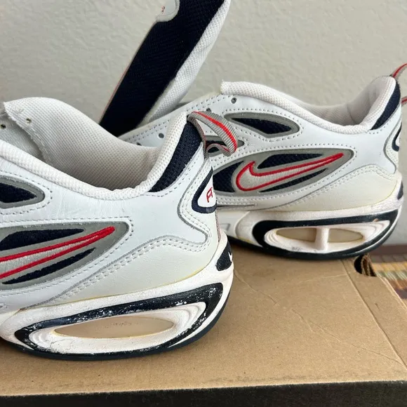 NIB Men’s Nike Air Edge Max White and Black Shoes with Red Accents size 11