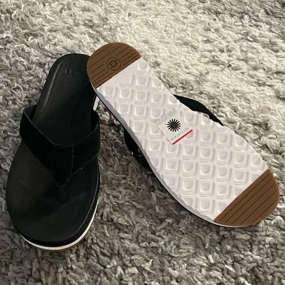 NIB UGG Lorrie Sandals