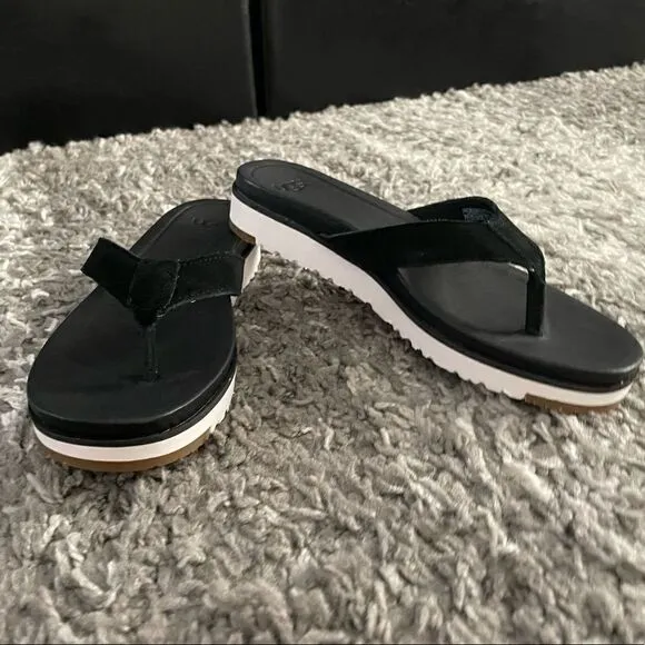 NIB UGG Lorrie Sandals