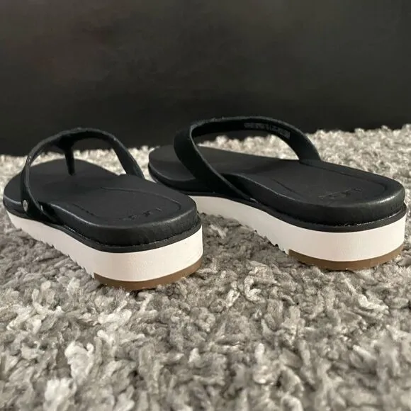 NIB UGG Lorrie Sandals