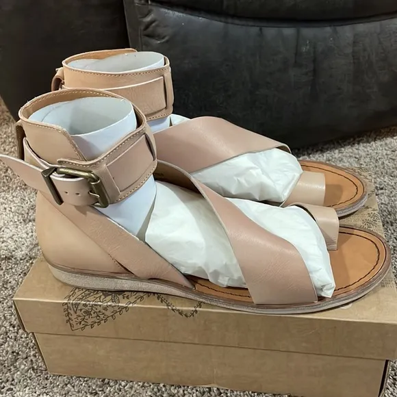 ⚡️NIB⚡️Free People Vale Boot Sandal in Make Up Size 41