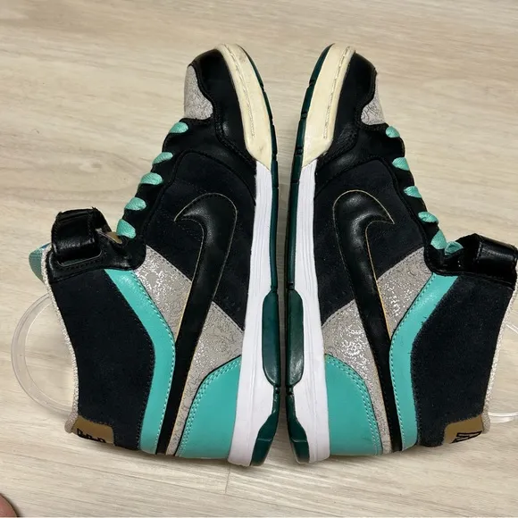 Nike Air‎ 6.0 SB Dunk mid top Air Mogan 2009 318886-301 womens shoes size 8.5.