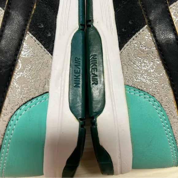Nike Air‎ 6.0 SB Dunk mid top Air Mogan 2009 318886-301 womens shoes size 8.5.
