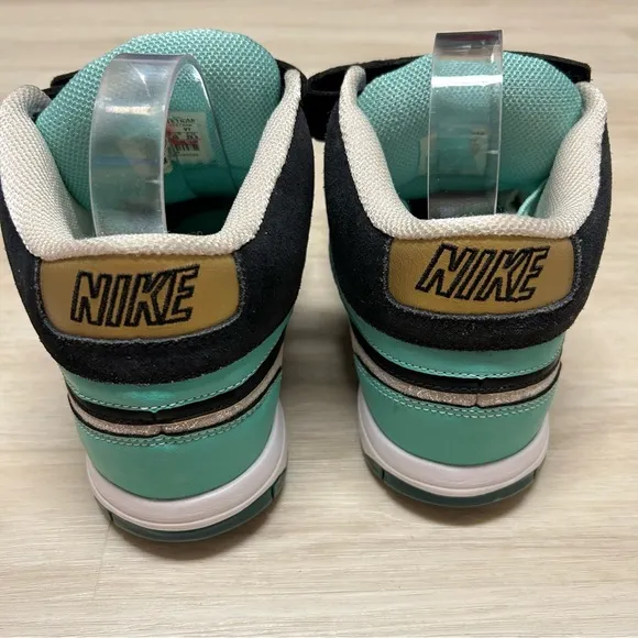 Nike Air‎ 6.0 SB Dunk mid top Air Mogan 2009 318886-301 womens shoes size 8.5.