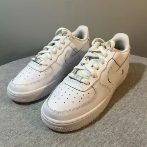 Nike Air Force 1 LE GS 'Triple White' Size 6Y/Women's Size 7.5 DH2920 111