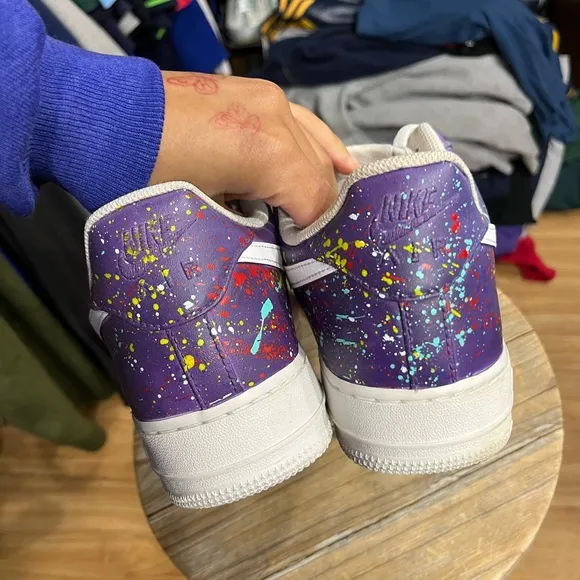 Nike Air Force 1 The Fyre Size: 10 changes color with heat.
