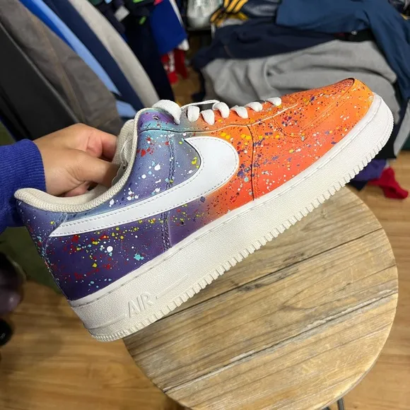 Nike Air Force 1 The Fyre Size: 10 changes color with heat.