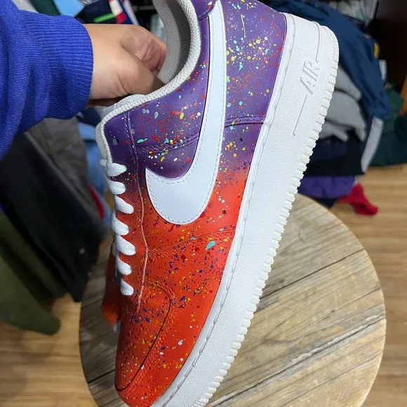 Nike Air Force 1 The Fyre Size: 10 changes color with heat.