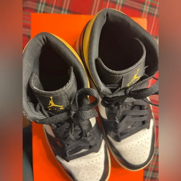 Nike Air Jordan 1 Mid white pollen yellow black men's shoes size 10.5