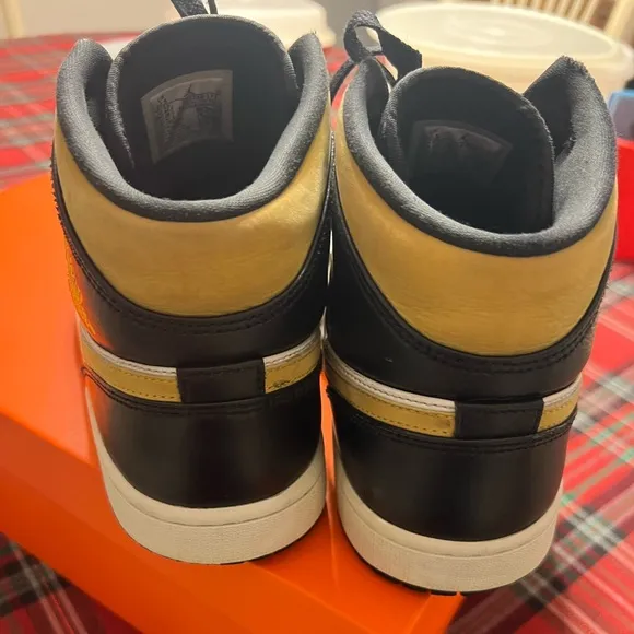 Nike Air Jordan 1 Mid white pollen yellow black men's shoes size 10.5