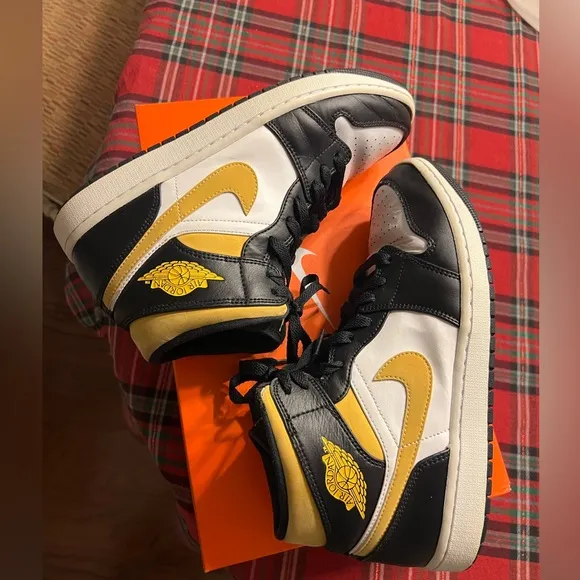 Nike Air Jordan 1 Mid white pollen yellow black men's shoes size 10.5