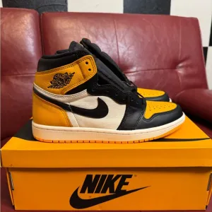Nike Air Jordan 1 Retro High OG Black Yellow Sneakers