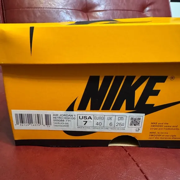 Nike Air Jordan 1 Retro High OG Black Yellow Sneakers