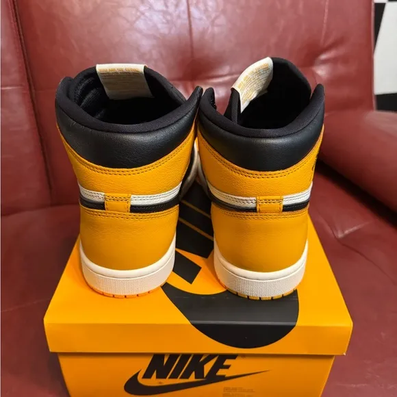 Nike Air Jordan 1 Retro High OG Black Yellow Sneakers