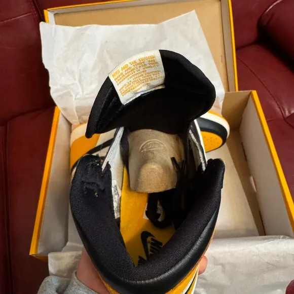 Nike Air Jordan 1 Retro High OG Black Yellow Sneakers
