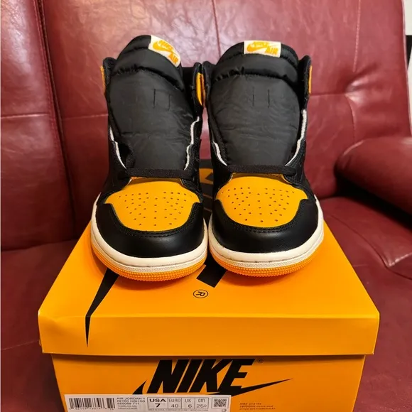 Nike Air Jordan 1 Retro High OG Black Yellow Sneakers