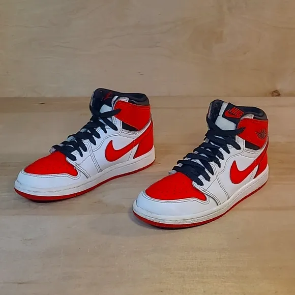 Nike Air Jordan 1 Retro High-Top OG Chicago Sneakers Size 13.5C AQ2664-161