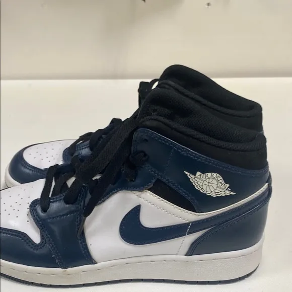 Nike, Air Jordan, navy/white, Athletic Shoes Youth size 6, high top