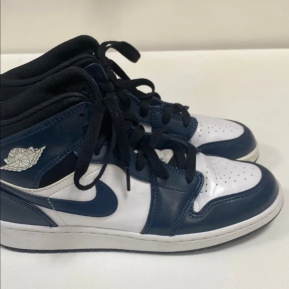 Nike, Air Jordan, navy/white, Athletic Shoes Youth size 6, high top
