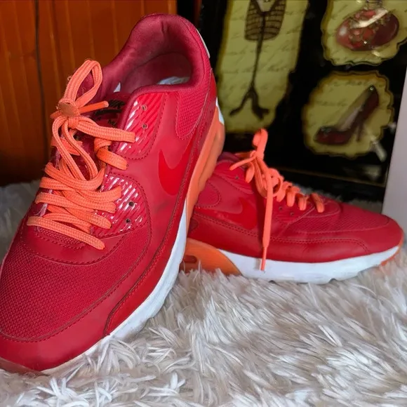 Nike Air Max 90 Essential Ultra &quot;University&quot; Womens 9 Red / White