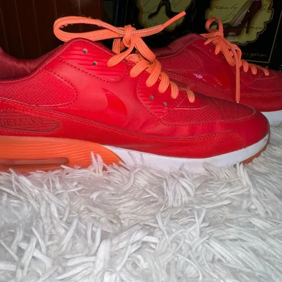 Nike Air Max 90 Essential Ultra &quot;University&quot; Womens 9 Red / White